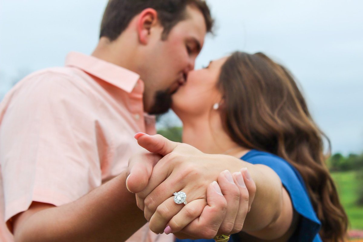 kacib9's tweet photo. Quarantine day 7: I got engaged🤩💍 https://t.co/343VuoZjdq