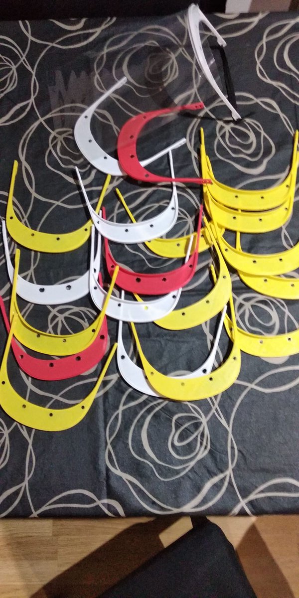 Primera entrega colaborativa familia Mulas - Escudero IES Universidad Laboral. Protecciones antisalpicaduras paea nuestros sanitarios #COVIDー19 #YoMeQuedoEnCasa #QuedateEnCasa