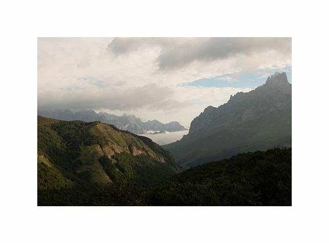 I miss mountains... ▪
¤
▪
#picosdeeuropa #spain #letsguide #LocalGuides #summer2018 #letsgosomewhere #exploreeverything #wonderfulplaces #natureaddict #neverstopexploring #lifeofadventure #createexplore #hikevibes #outdoorlover  #folkscenery #folkgre… ift.tt/2UvwR1M