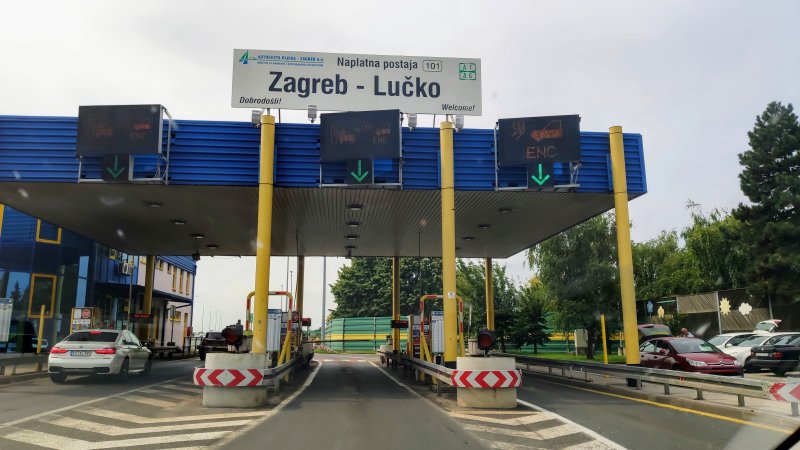 RoyalCroTours's tweet photo. Our new blog => Driving in Croatia (a helpful guide with practical tips)
...
Read here => https://t.co/hP2096iK9l
...
Please Share if you like it :)
...
#Croatia  #CroatiaTours https://t.co/mjEsBr15pq