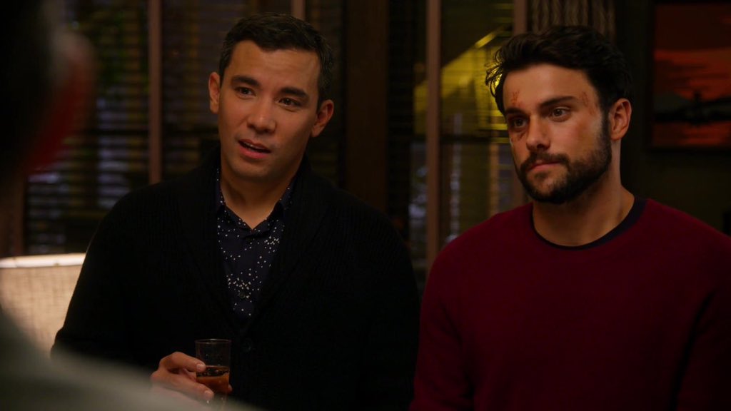 Оливер хэмптон. Как избежать наказание за убийство ольвер. Избежать наказания за убийство коннор и оли. Коннор и микаэла. Оливер конрад.