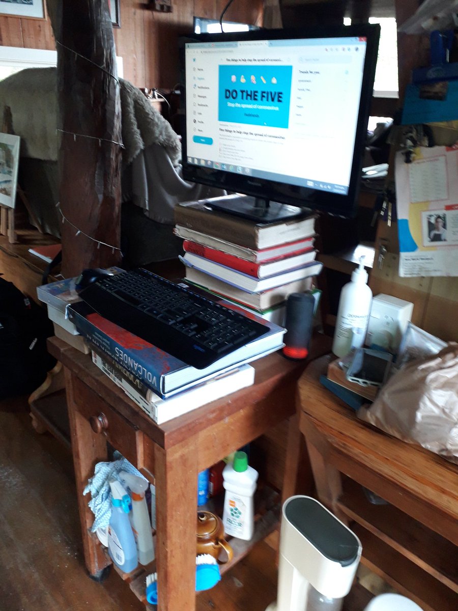 leeofpahautane's tweet image. #homeworksetup - now I know why we kept all those big books!