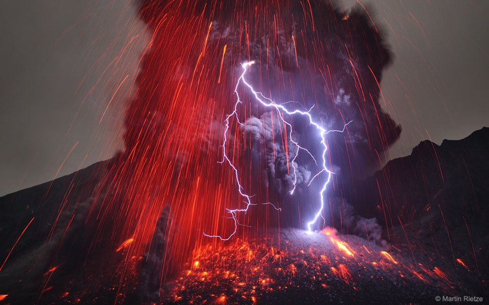 Volcano lightning