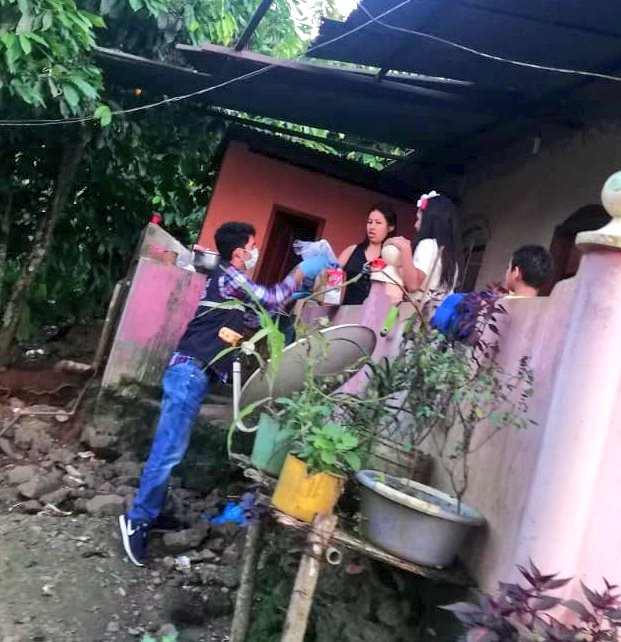 GoberElOro's tweet photo. #ElOro | Familias vulnerables de la parroquia Casacay del cantón Pasaje acceden a kits alimenticios que #ElGobiernoDeTodos entrega a ciudadanos para paliar la situación generada por emergencia por el #CoronavirusEc

#ActivadosPorLaSalud

@Lenin
@mariapaularomo
@danilomariduena https://t.co/gBbRsSFJaY