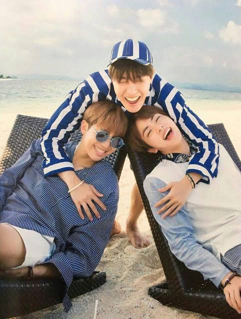 If anyone needs, here is a thread of BTS captured at peak happiness
