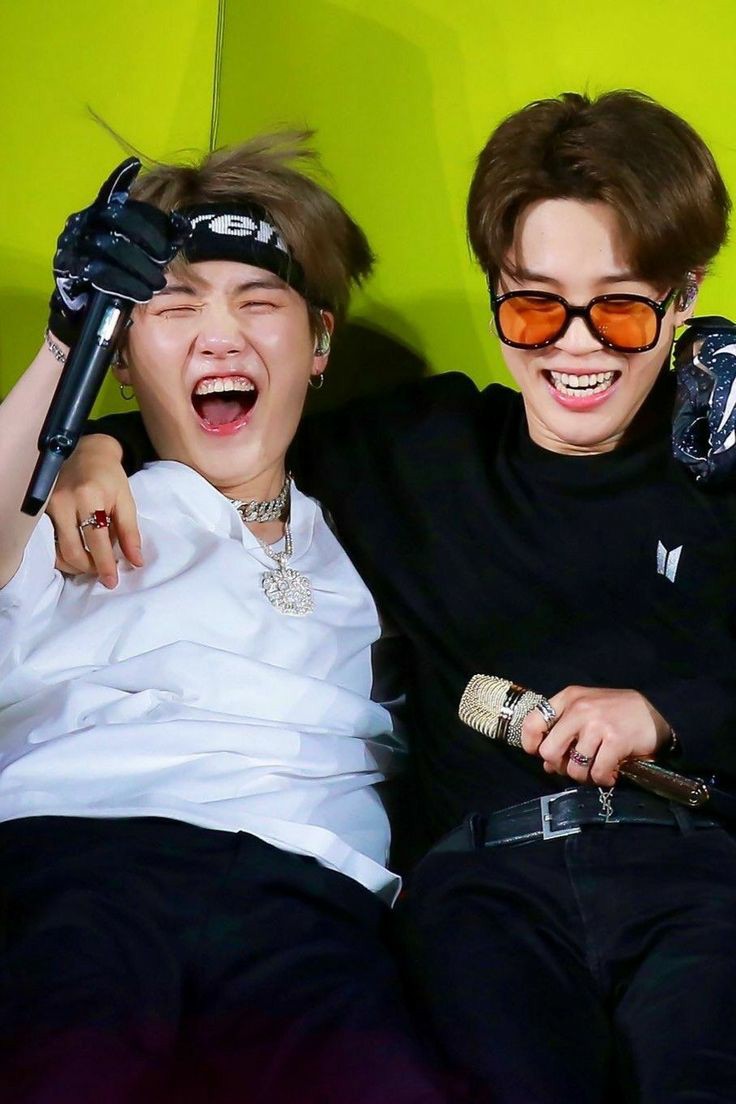If anyone needs, here is a thread of BTS captured at peak happiness