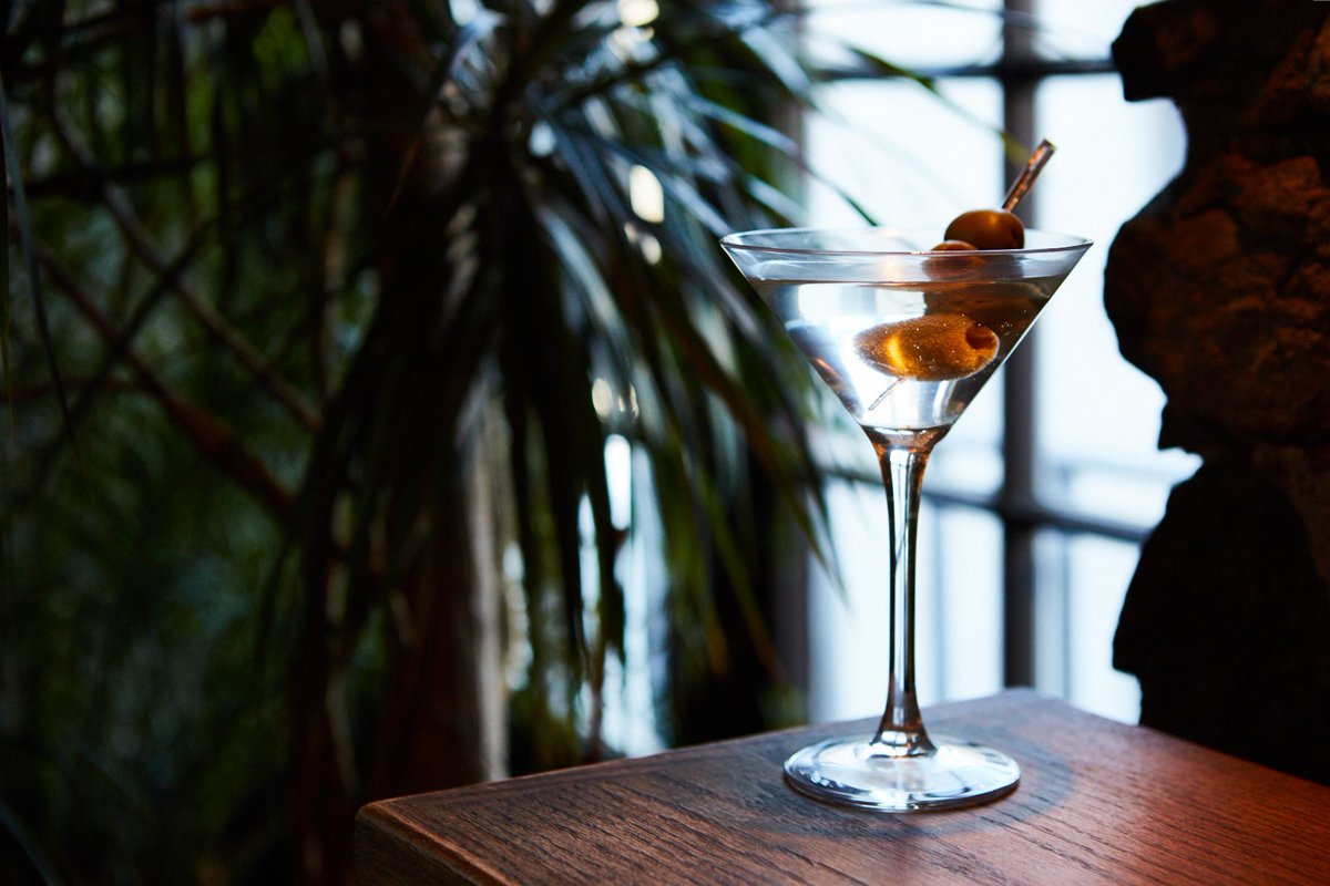 Envie d’un martini ? 🍸

Jusqu’à ce que nous puissions vous servir nos #martinis #Gibbys, vous devez satisfaire votre envie de cocktail! Découvrez cette excellente #recette pour plus de détails sur les étapes à suivre pour créer la boisson parfaite » bit.ly/3bg6bJv