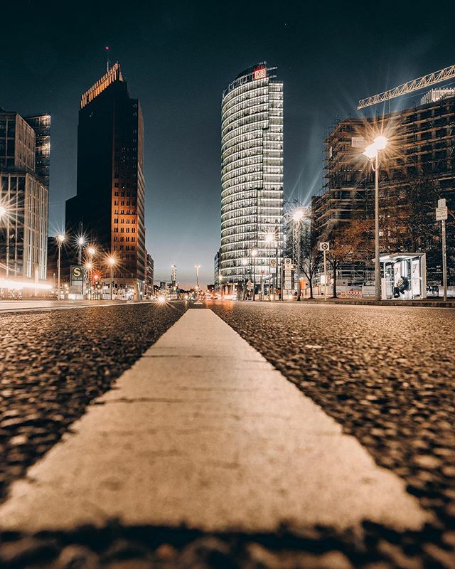 Streets of Berlin ....#visitberlinlater #canondeutschland #berlin#potsdamerplatz ift.tt/3dk4igw