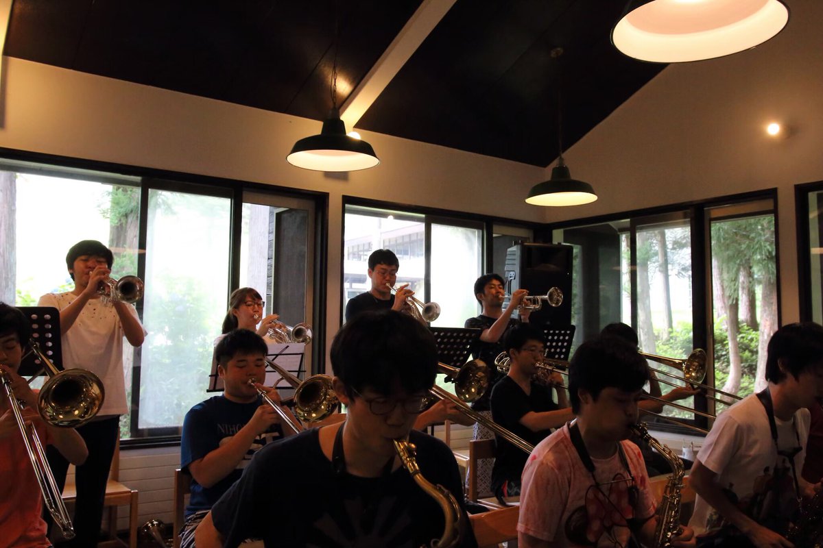 CSJO_SIT's tweet photo. 【✨活動内容✨ “夏合宿”編🎸】
毎年夏休みには部員全員で、夏合宿に行きます❗️
Jrバンド、Regバンド共に全国大会等に向けて真剣に練習に取り組みます‼️
また皆でBBQや花火をしたり、川で遊んだり等、色々と充実した合宿になります‼️
#春から芝浦
#CSJO https://t.co/KLXgeE85Q7