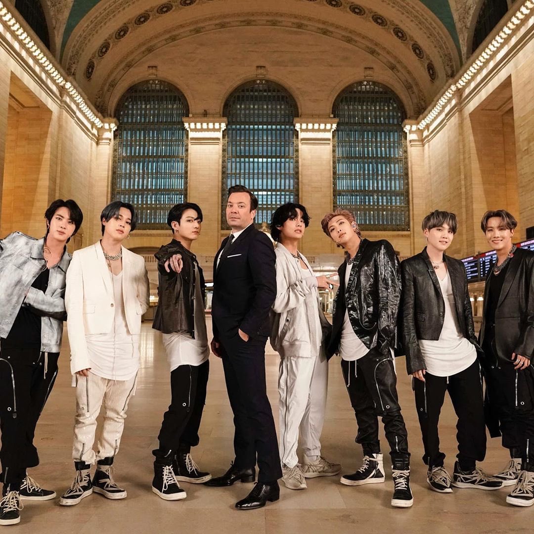 lsgrlr's tweet photo. As I watch #BulletproofBeginning I can't help but think about @BTS_twt's parents. The pride they must feel knowing that they raise young men who stuck to their dreams and never compromised. Now they're dominating the world. https://t.co/0SyVMp7ofq