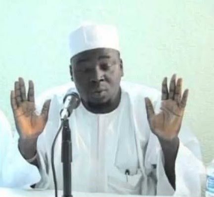 BaharKimyongur's tweet photo. Nigéria: «les musulmans sont naturellement dotés d’un système immunitaire pour combattre le coronavirus. Les femmes musulmanes sont toujours en hijab, par conséquent, elles ne sont pas exposées au virus».
Dr Abubakr Imam Aliagan,«docteur» en «sciences» islamiques 🤦🏻♂️ https://t.co/uheXj9PkkY