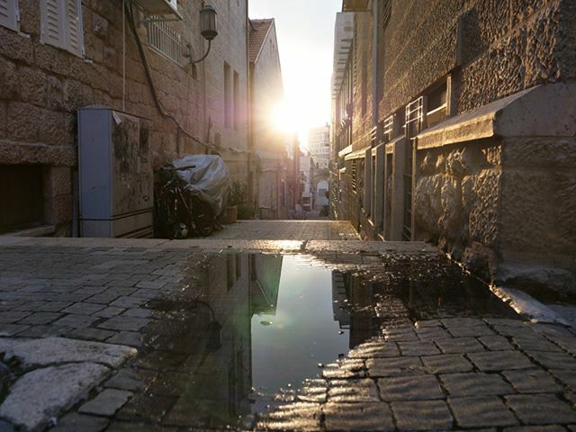jewlicious's tweet photo. Everything's quiet in the 'hood #nachlaot #Jerusalem #Jewlicious https://t.co/fxCczNui1I
