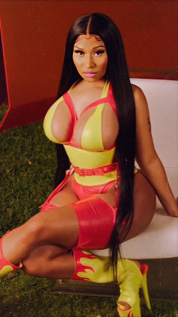WillowStokes57's tweet photo. ✨Thread of female rappers✨

1. Nicki Minaj 👑 https://t.co/vNiEzL8rl3