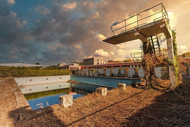 TLaconis's tweet photo. Abandoned Swimming pool
#abandoned #swimmingpool #pool #piscine #summertime #exploretheworld #explore #explorer #decay_explorers #thomaslaconis https://t.co/ondd2XdjDY