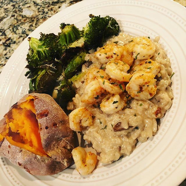 jamiejjorge23's tweet photo. Shrimp &amp; mushroom risotto with veggies 🥰 #foodie #foodiegram #instayum #instagood #cookingathome #dinnerflow https://t.co/bRCftZlBDY