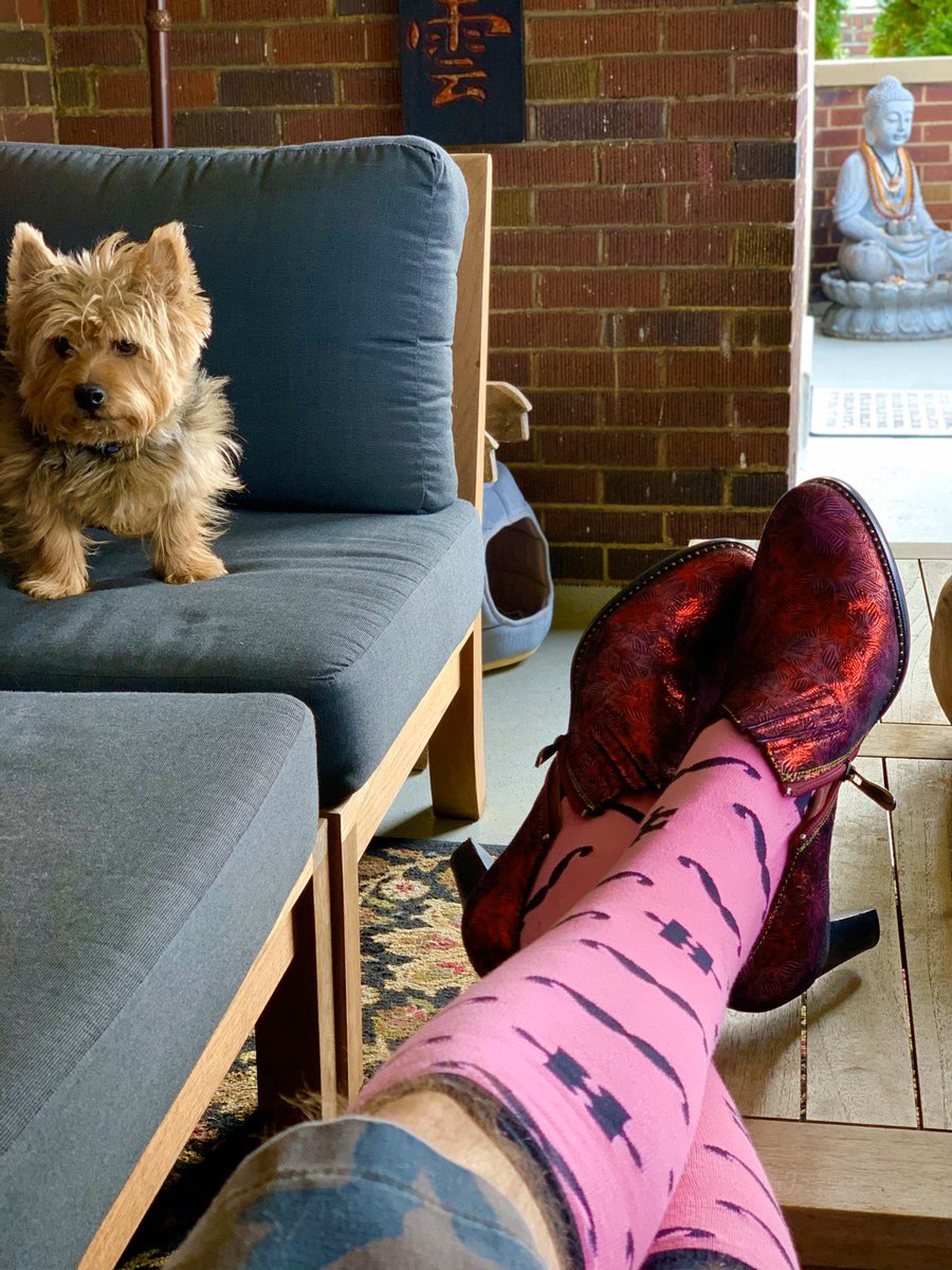 nickisnpdx's tweet photo. @drdonsdizon @stage4kelly @Hyanthe @marklewismd @SWOG @ASCO @AACR yes they will.😘 #pinksocks #rubyshoes #kilt 💖✨ https://t.co/xEOjuIFjSf