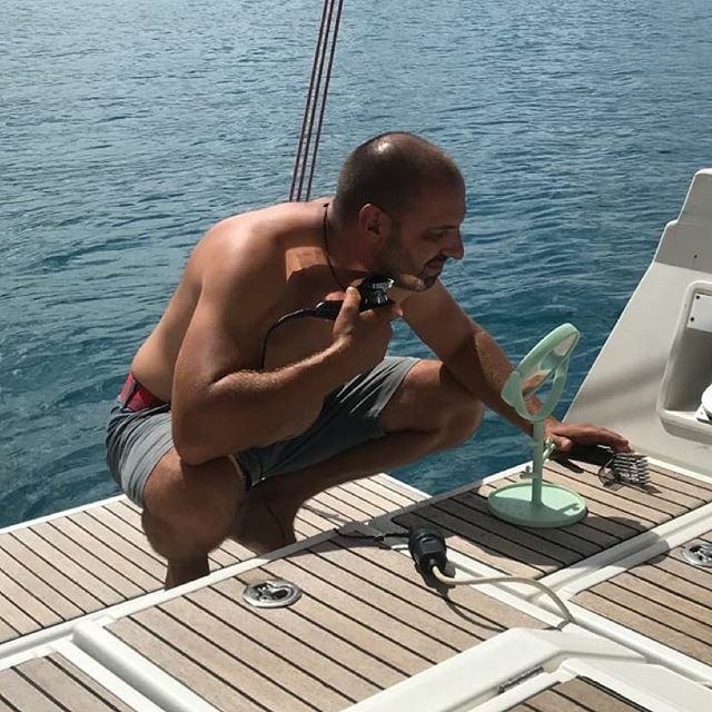 GermanSergiy's tweet photo. Barber shop at the boat at carantine :) #captaingerman #mushuboat #barbershop #капитангерман #яхтингбезхуйни https://t.co/9rAWMtoEQu https://t.co/5berFMTpvH