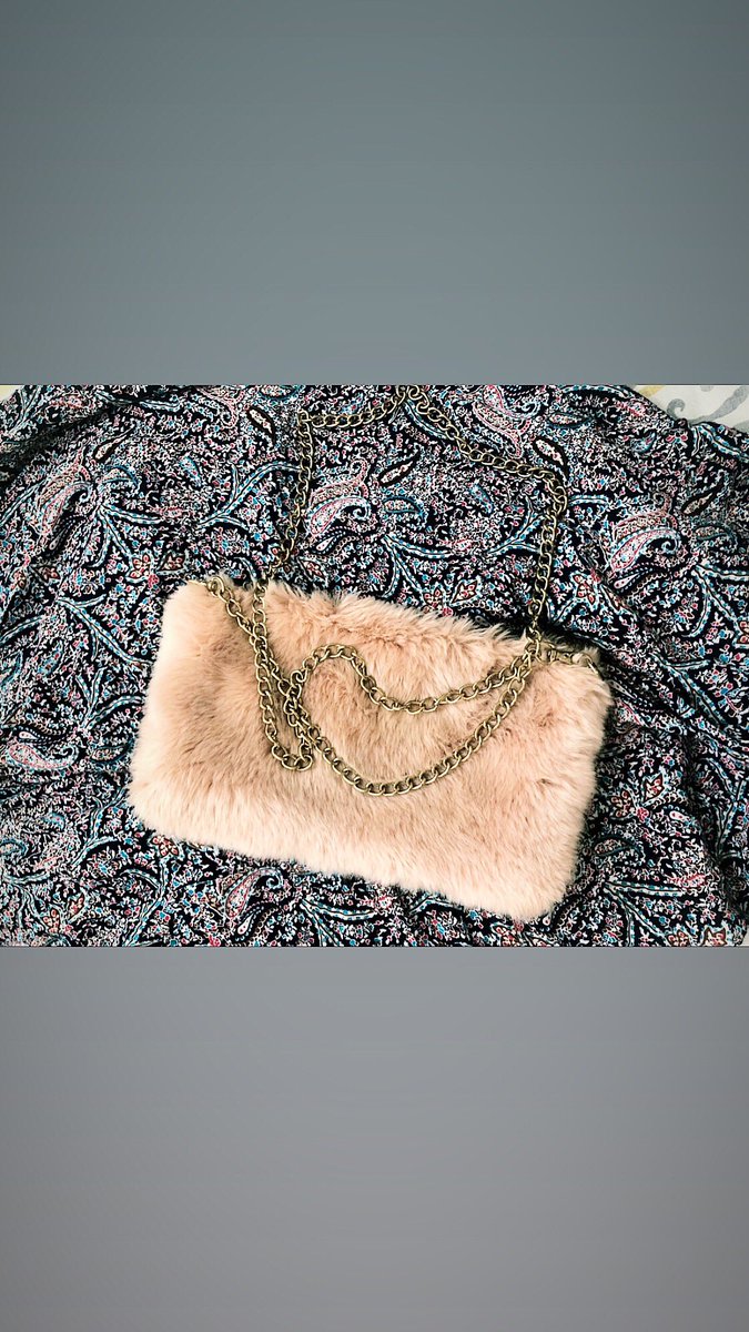 TGirlshop's tweet photo. Cartera disponible $12.00 #shopsecondhand https://t.co/27U1ibeeQ2