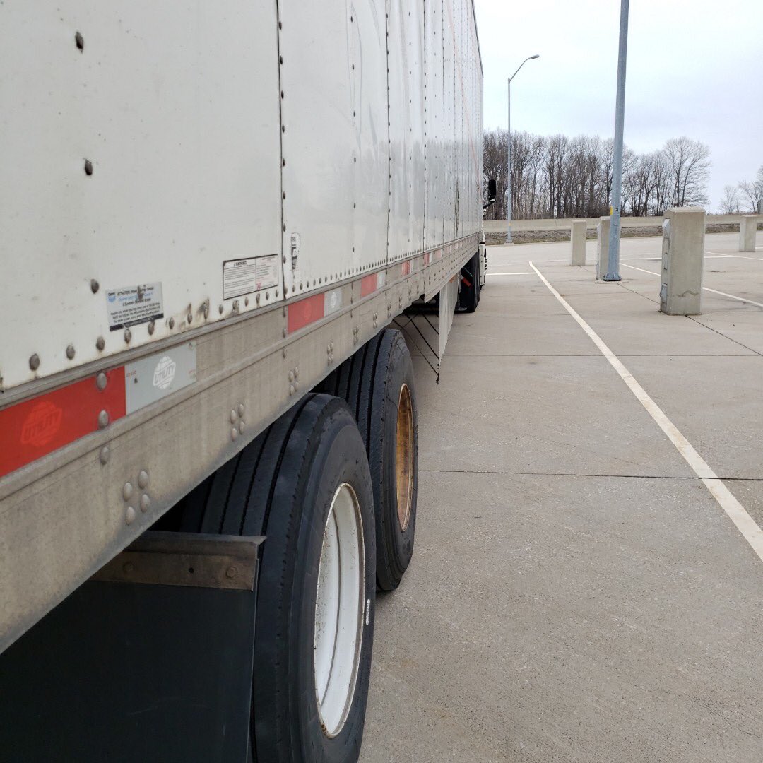 140_local_MTO's tweet photo. #WindsorTIS understands it's a time of emergency but #RoadSafety is #1 4 brakes out of adjustment will get a vehicle impounded @CVSA #MTOEnforcement @ONTransport @CarolineMulroney #MTOOfficers #MTOOfficersRoadSafetyHeroes https://t.co/eIBadjIRUE