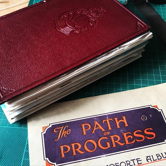 fifilatrixabel's tweet photo. Junk Journal ready for The Sketchbook revival free course starting tomorrow. I’ve got quite a lot of pages in mine, but I’m sure I’ll get through them! #repurposedbook #sketchbookrevival #sketchbookrevival2020 #junkjournal #handmadebook #sketchbook #anti… https://t.co/cpioYirt9L https://t.co/l6WEQcrzeF