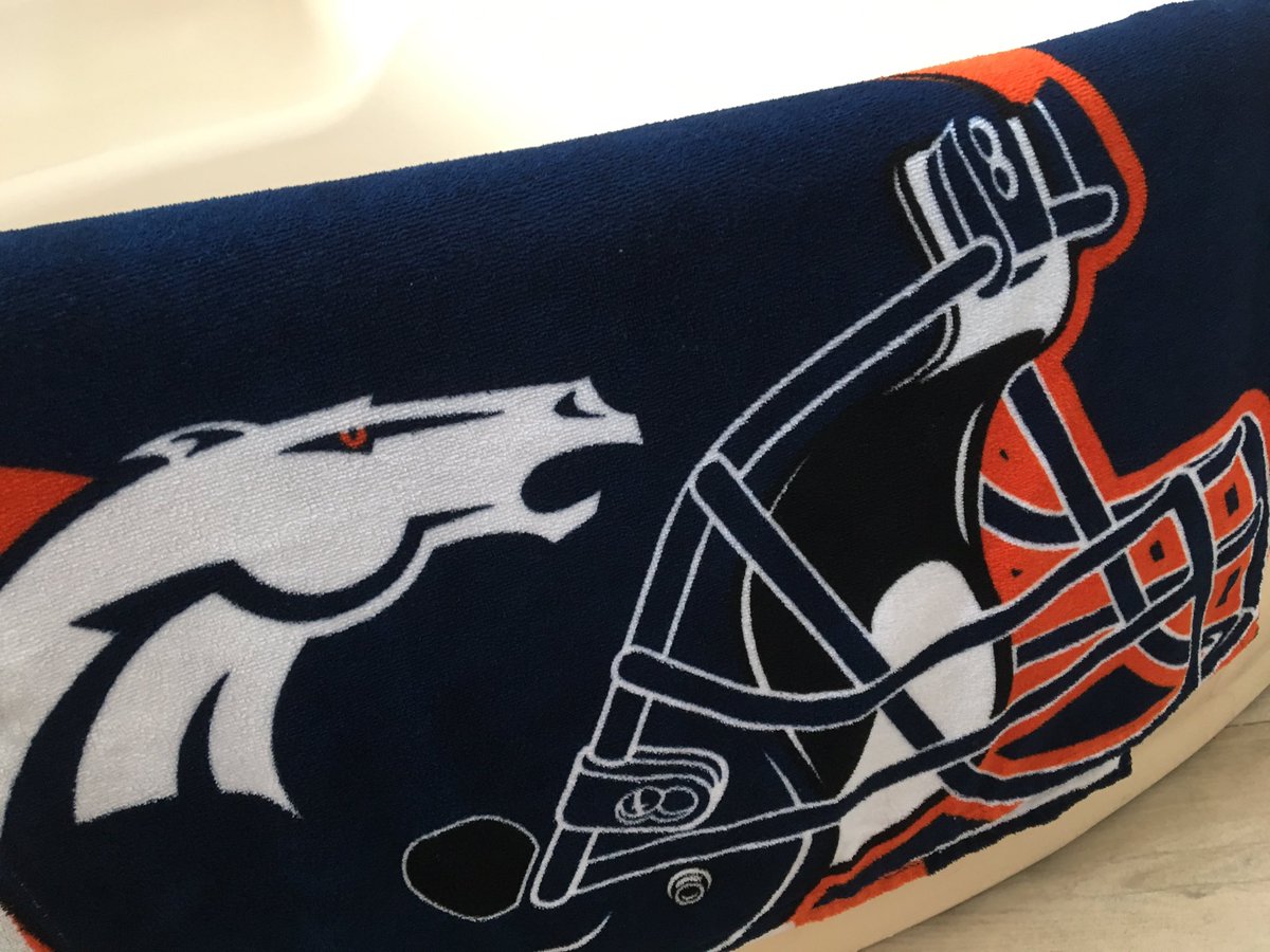 mrgale18's tweet photo. Designated towel for imminent isolation @NFL @Broncos 🥰 Keep safe everyone and keep sharing love here there and everywhere #coronavirus 🇬🇧 🇺🇸 https://t.co/Qg3ZWqPCON