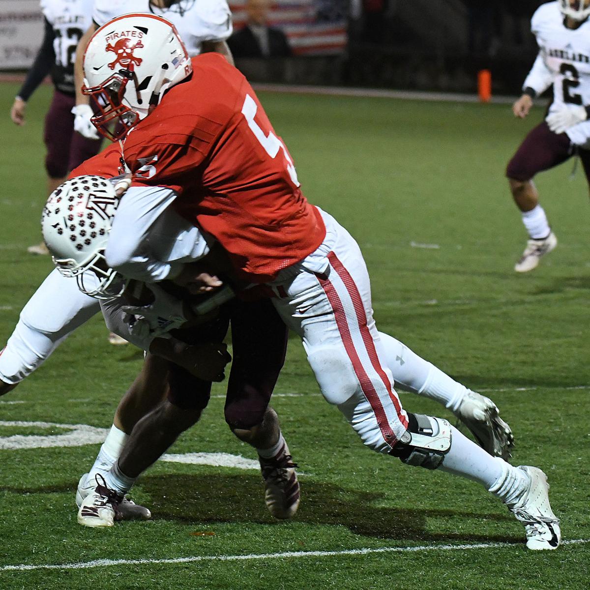 CSmithScout's tweet photo. #Ky2021 ...#CSS 

(LB) Seth Mounts - Belfry, Ky  (6'2 205)

@SethMounts 

- Sports size (great frame) &amp; a quick 1st step
- Violent, explosive hitter
- Dude can run; Great range
- Fills the gaps quickly
- Plays hard &amp; fast

Jr 📽️:  https://t.co/g4wCoDqts7

#Pirates  #Bluegrass21 https://t.co/pVnwqanmpJ