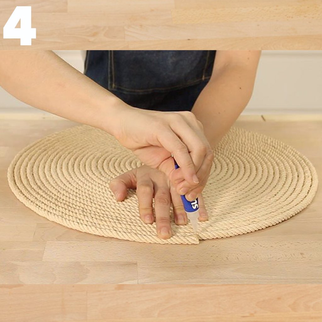 doblandoe's tweet photo. ❤ ! Hola Creativos ! ❤
Continuamos con la campaña #yomequedoencasa y por eso Hoy te doy una idea sencilla que podremos realizar para decorar nuestro piso de la casa con PomPones y una Cuerda
Sigue los pasos que son muy sencillos y si quieres mas ideas suscríbete en YouTube 😉 https://t.co/nzTXk8yJZU