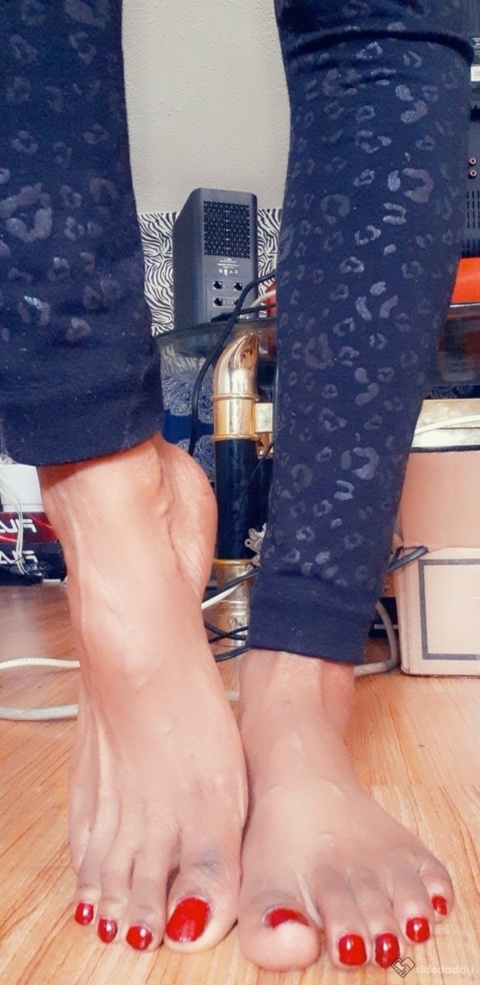 I just created a new picset Foot Fetish Content @thesidedaddy https://t.co/wdn9k1RbKo https://t.co/5vJvekq0cP