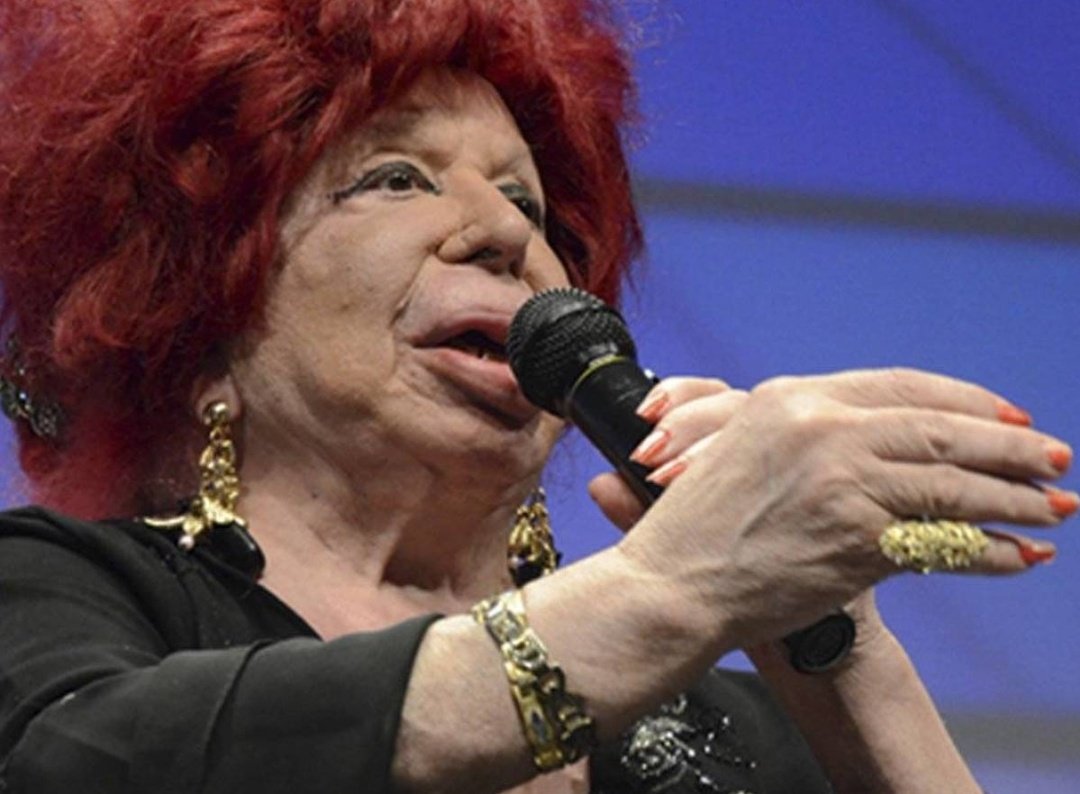 slipeus's tweet photo. "Tengo el rabo como un freno de mano." 

Desde Slip queremos dar nuestro pésame a la familia. Se nos va una de los más grandes. DEP Carmen de Mairena.
#carmendemairena #DEP https://t.co/ljhHsda1uX