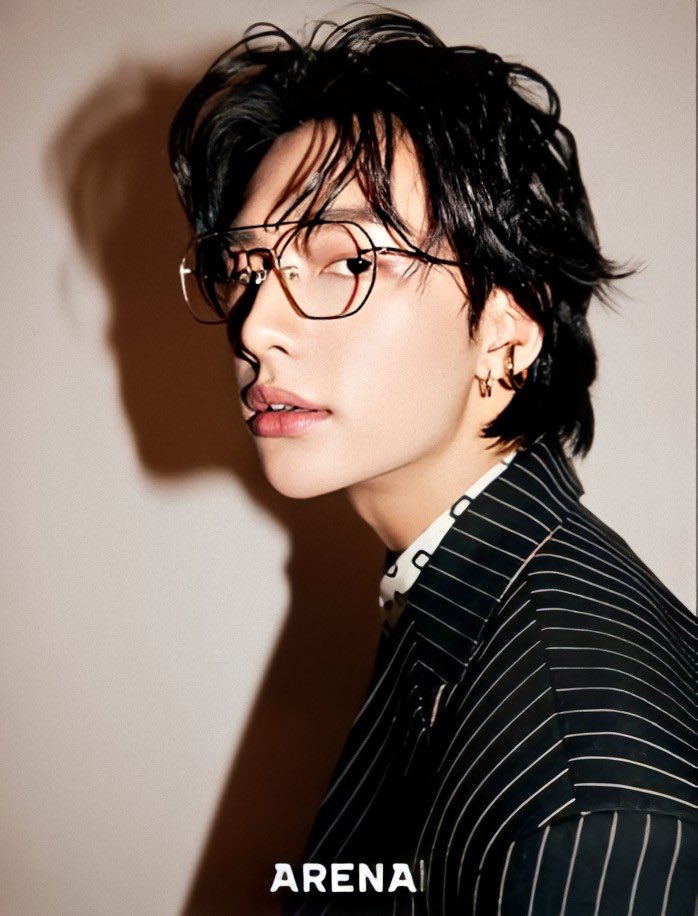 InStayZ's tweet photo. Also, Hyunjin looking 𝓯𝓲𝓷𝓮
~💕 https://t.co/bVU1Un8tNy