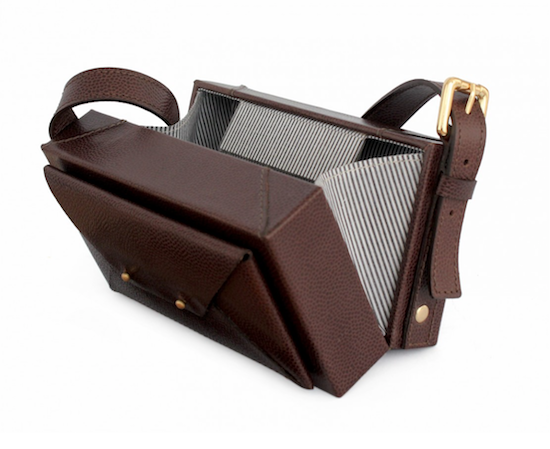 TheChicGeekuk's tweet image. Catch up on TheChicGeek week - Splash or Cash? The Box Brownie Bag thechicgeek.co.uk/item/883-splas… @nappadori vs @eudonchoi #Handbags #boxbag