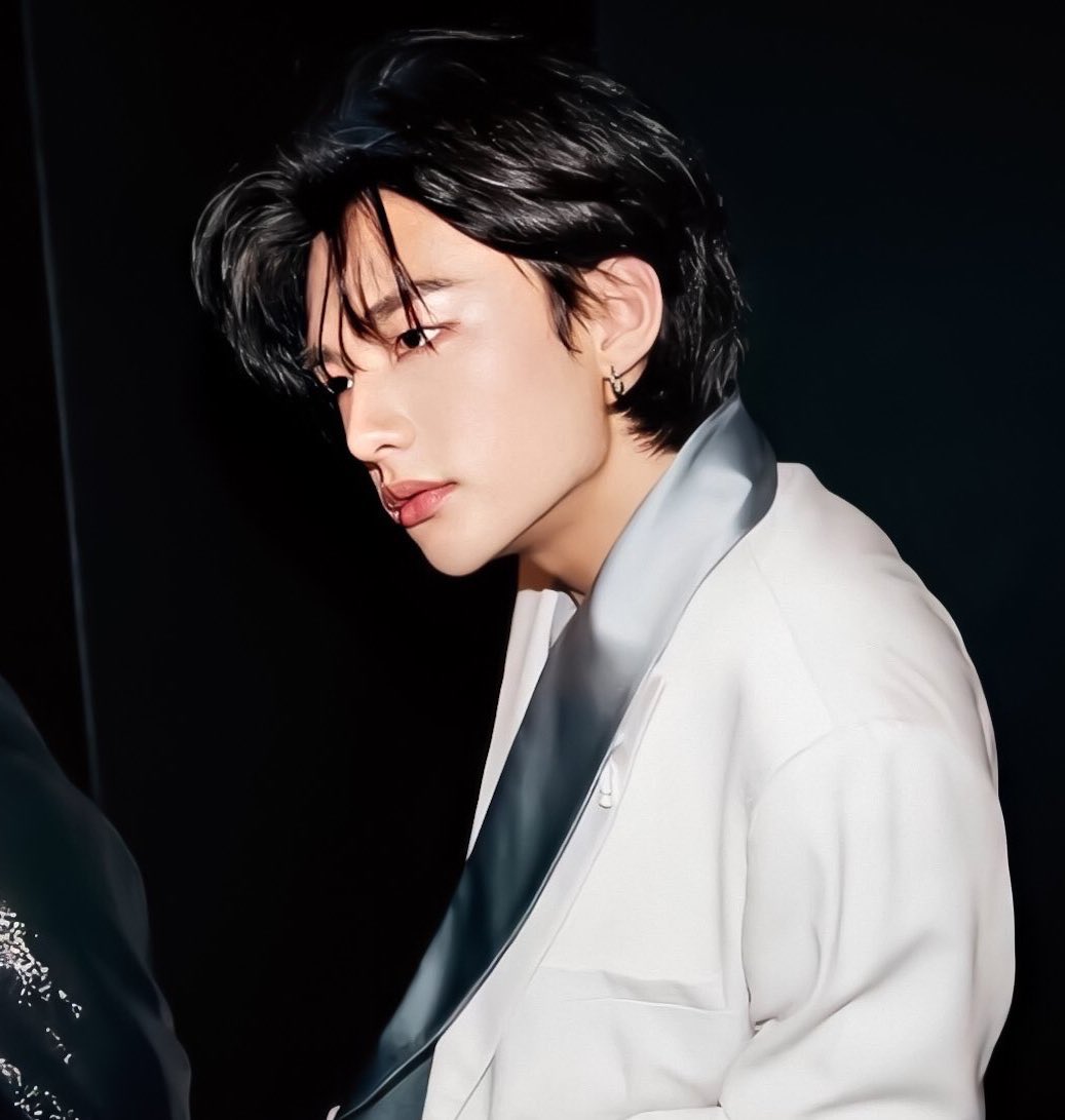 InStayZ's tweet photo. Also, Hyunjin looking 𝓯𝓲𝓷𝓮
~💕 https://t.co/bVU1Un8tNy