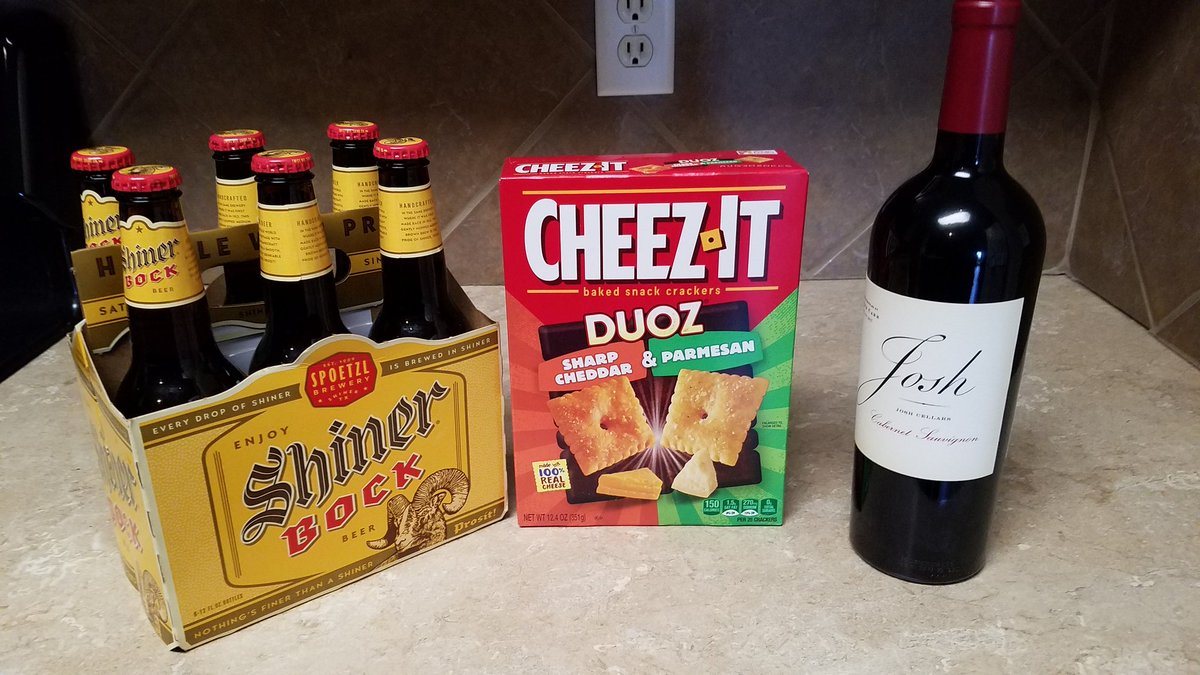 StephLuvsSports's tweet photo. Took 19yo to grocery store. He bought all kinds of good stuff.
I bought three items. #musthaveessentials
#QuaratineLife https://t.co/Z6IkT7cPOl