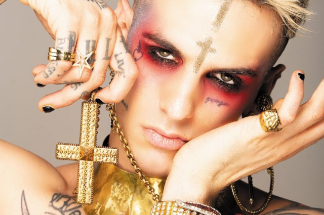 -Achille Lauro-Just everything about him is amazing. His makeup, outfits ughhh LOVE IT