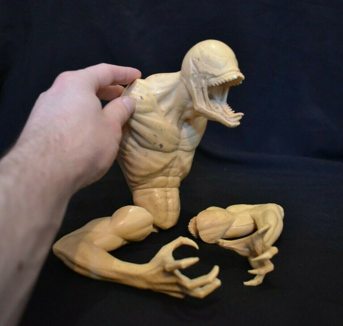 A maquette of Venom designed by Frontline Studios, which is currently on Ebay for £400.  https://www.ebay.co.uk/itm/ORIGINAL-Spider-Man-3-2007-Venom-Maquette-SCI-FI-Horror-Film-Movie-Prop-Head/193374134170?hash=item2d05ff1f9a:g:94MAAOSwi1ZeSZwh