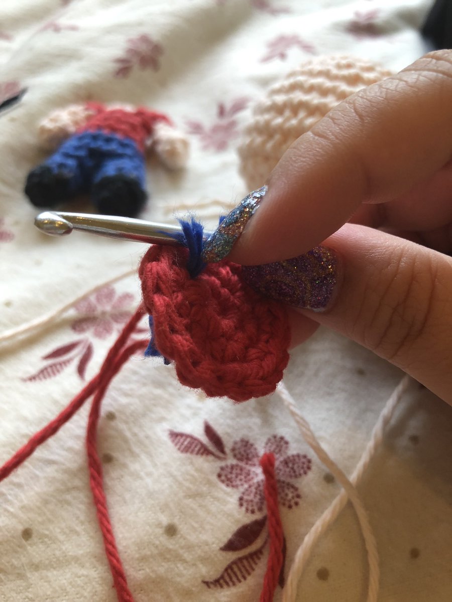 JCrafts21's tweet photo. When you can’t find your stitch marker... #crochet #hacks https://t.co/u17cRFkWD4