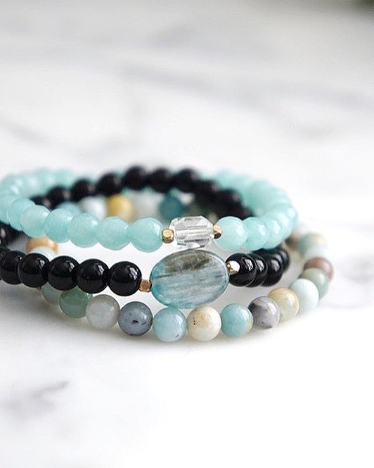 FrenchFeaDesign's tweet photo. Calming colors.  #bracelets #stackingbracelets #calming #frenchfeatherdesigns #gotojewellery https://t.co/CHIQEfGPDE https://t.co/dWZViR9E5F