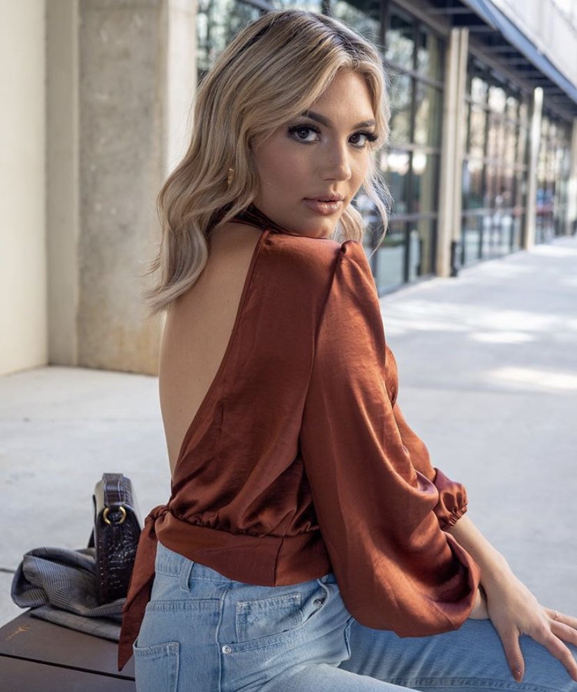 Hey guys! 

It’s Giannina from Love is Blind
Not new around here
Ships with chemistry
Bisexual 

Mind giving me a shoutout? ❤️RT?