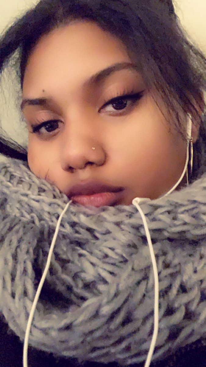 Bumblebee_211's tweet photo. I just wanna to cuddle up with good vibes a blunt and ๐๐ฅบ๐ฅด๐คค #cuddlebaby https://t.co/jMbtIpeEFj