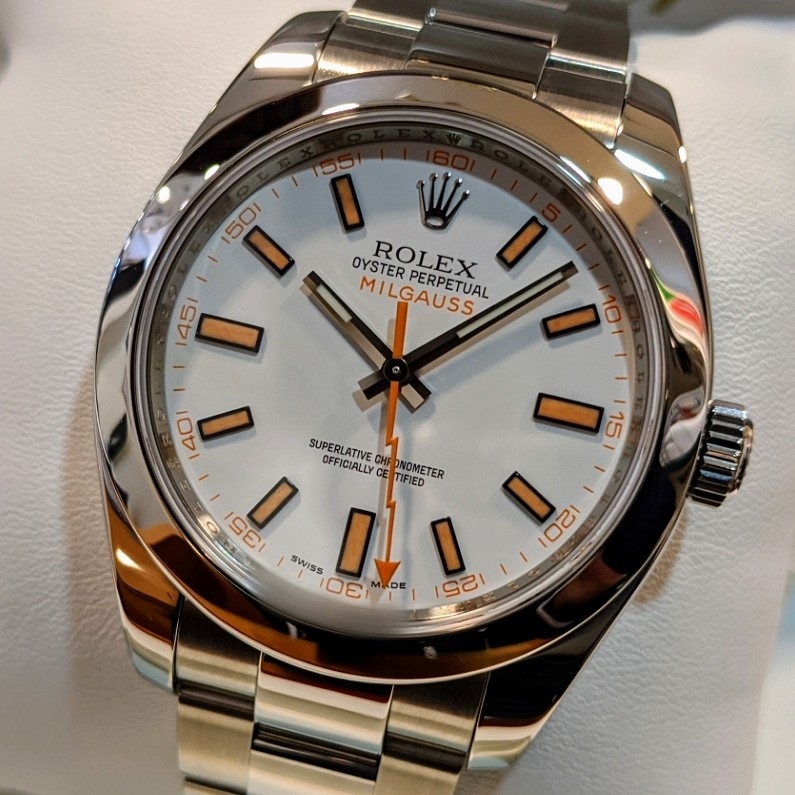 大黒屋 質 新宿 東口 店 買取 質 ロレックス ミルガウス 白 トロピカルマンゴー が入荷しております シンブルのデザインでプライベートやビジネスシーンともにお使いいただけます 只今 7 000 税込 からセールプライスをやっております