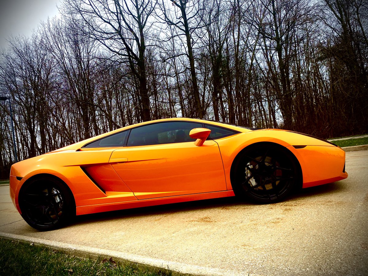 MaxWinning1's tweet photo. Find out how I copped this bby 🍊

I TRADED IN MY BENTLEY FOR??? https://t.co/h61bVDfTzb https://t.co/j53kJSmoyy