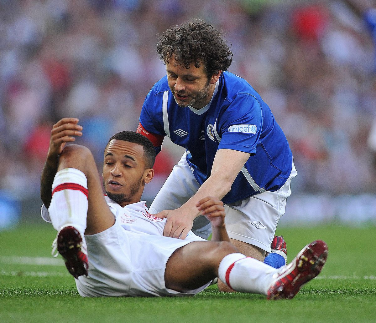 17 photos of Michael at the Soccer Aid in aid of UNICEF at Old Trafford, 2012  http://michael-sheen.com/photos/thumbnails.php?album=129