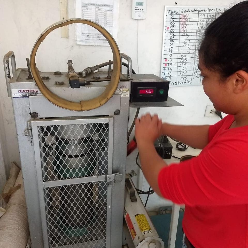 INTOTEC's tweet image. Con toda la aptitud de trabajo y seguimos aplicando la mejora continua en los procesos de los ensayos.