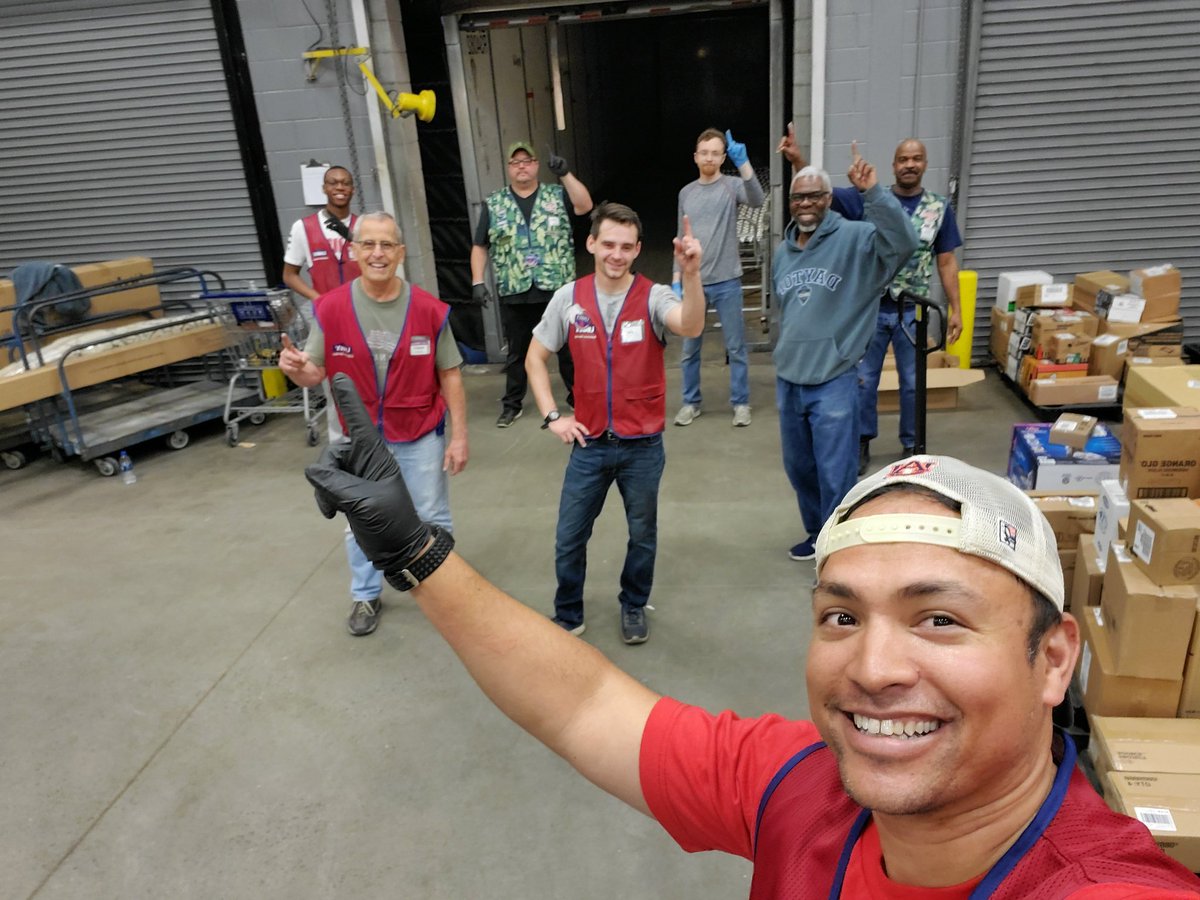 AUmark31's tweet photo. Love this team in Woodstock Ga! Thank you for letting us tag a long and unload that truck today!! The teams that work overnight for Lowes are unstoppable!!! #lowes #communities #family https://t.co/nG4Ver9cne