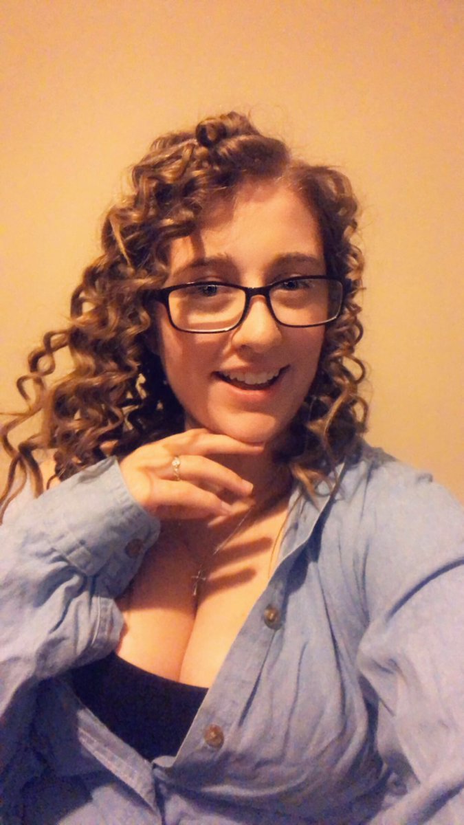 NicholleBlank's tweet photo. Curly hair don’t care!! https://t.co/VryN7izZKI