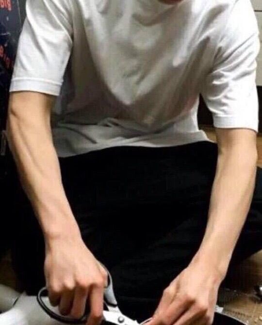 thread of jungkook’s superficial fascia along the anterolateral surface of the biceps brachii muscle