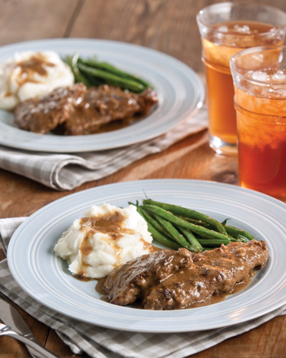 TasteMag's tweet photo. This #CountryFriedSteak is #Southerncomfort in a #skillet. https://t.co/JzApB4ryHW
#countryfried #fried #steak #countryfriedsteak #dinner #supper #comfortfood #hearty #southern #southernfood https://t.co/e6SDICteCX