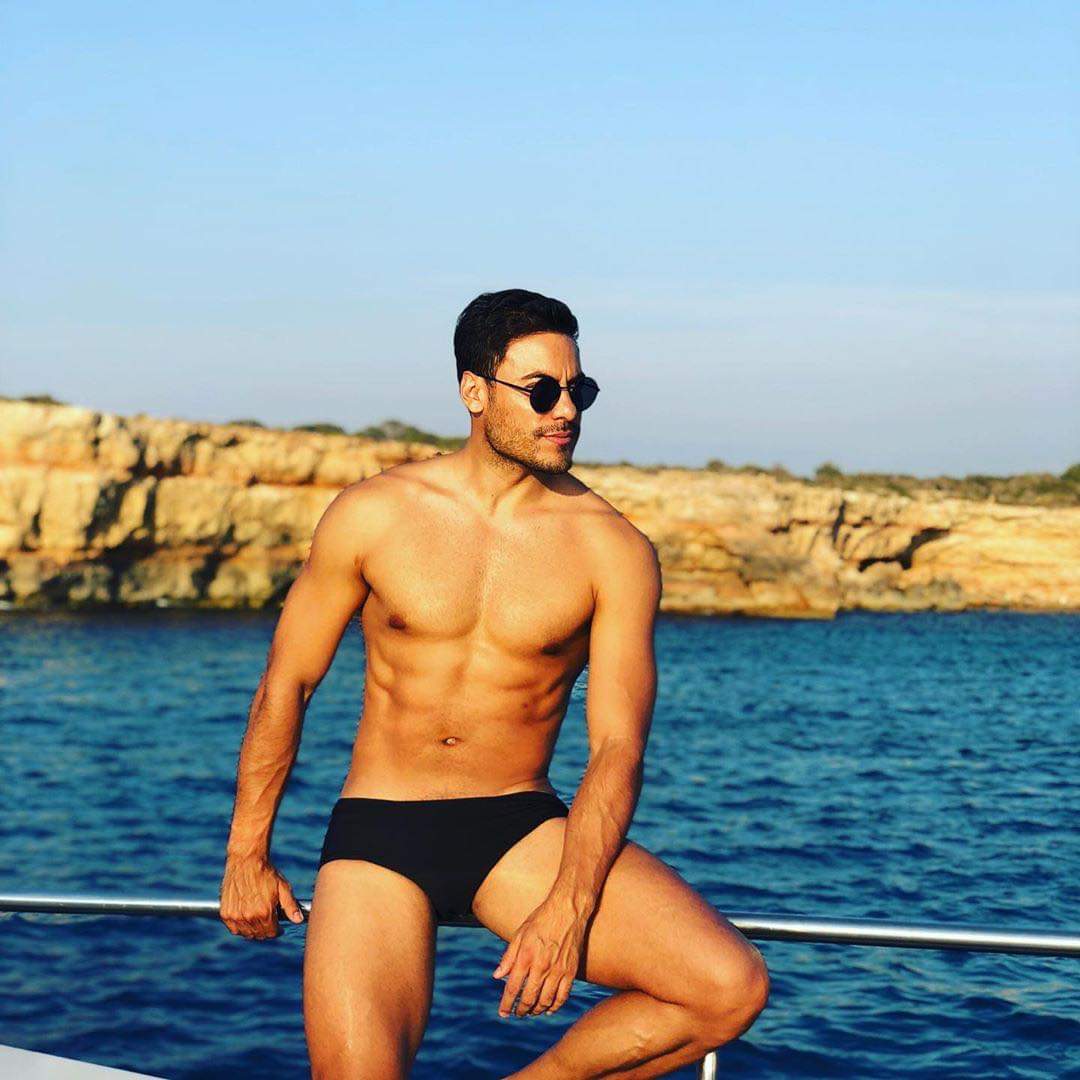 #LAVATELASMANOS como si estuvieras enjabonando a #CarlosRivera 