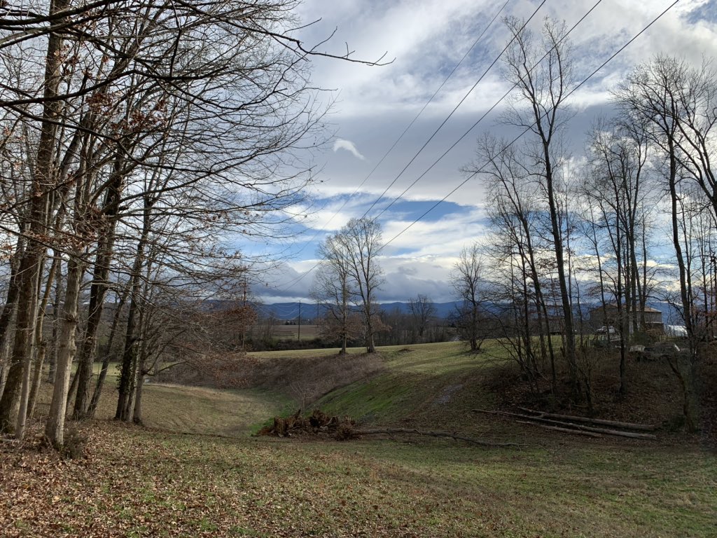 Kirstiebolton78's tweet photo. Spent our Sunday, #SocialDistancing on our 9.5 acre farm, our happy place enjoying Godβs beautiful views & just reflecting on how truly blessed we are. Thankful for a slowdown. β€οΈ #SlowDownAndEnjoyTheView #BlessedAndGrateful #FarmSweetFarm https://t.co/EmvyFJOZPl