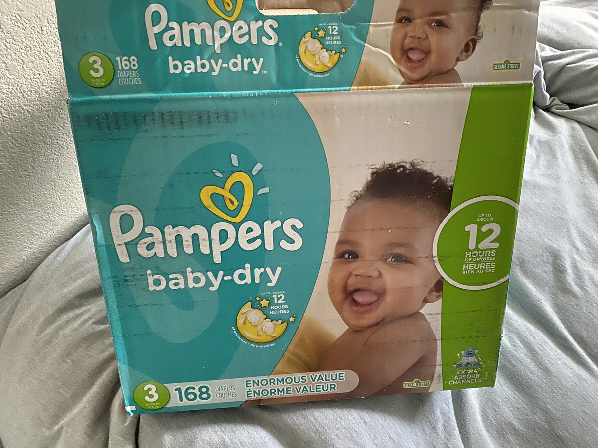 daisycomolaflor's tweet photo. Hey everyone! If anyone needs size 3 diapers, I’m giving this box away. It has a full bag plus half a bag. My son grew out of them! https://t.co/KgdgClrKF6